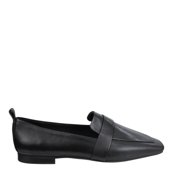 MAISON in BLACK Loafers